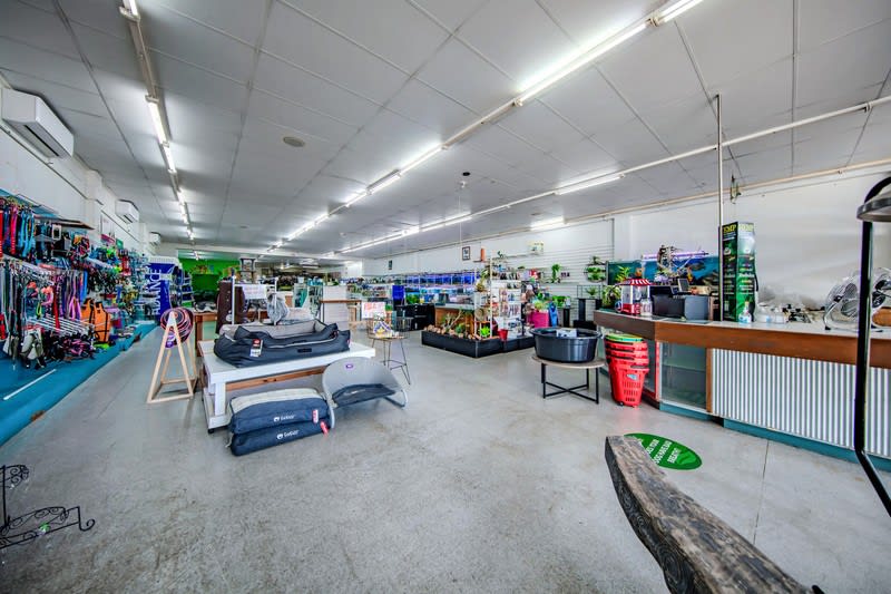 Aquarium & Bird Centre 35 Years Established WIWO Aquarium & Bird Centre 35 Years Established WIWO
