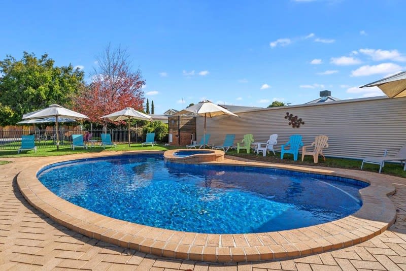 Motel for Sale - Corowa Motel for Sale - Corowa