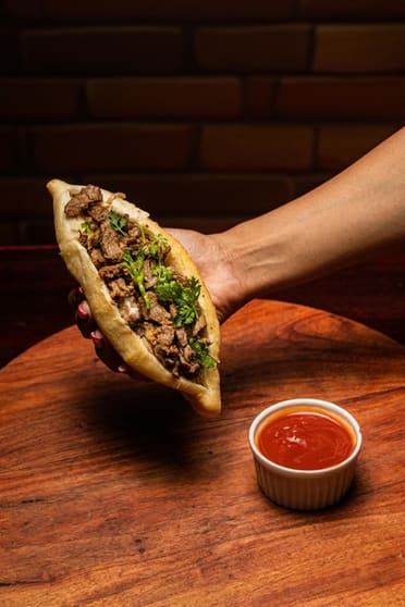 Well-Established Takeaway Business Strong Sales & Growing Customer Base Well-Established Takeaway Business Strong Sales & Growing Customer Base