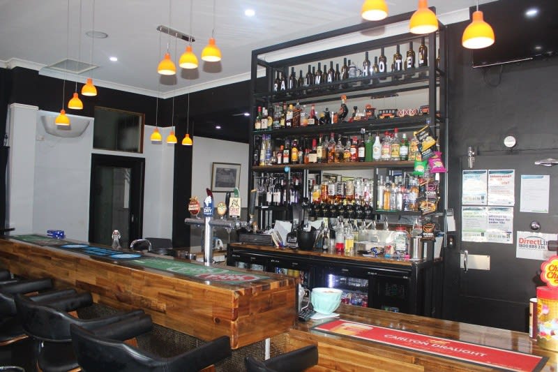 Freehold Pub With Additional Options (accommodation/residence/cafe) Freehold Pub With Additional Options (accommodation/residence/cafe)
