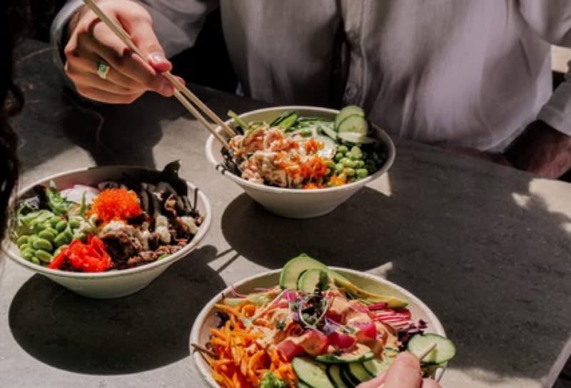 Simple Fresh Food Take Away, with Cheap Rent/Hugh potential! (Our Ref: V2109)