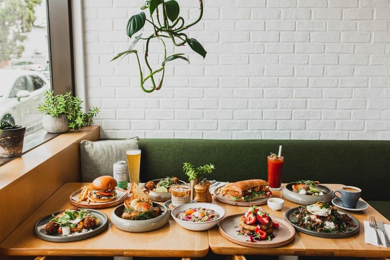 Thriving Cafe by Day, Bar by Night - PF1603 Thriving Cafe by Day, Bar by Night - PF1603