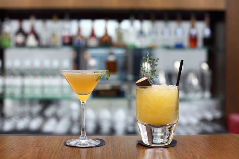 Thriving Cafe by Day, Bar by Night - PF1603 Thriving Cafe by Day, Bar by Night - PF1603