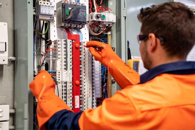 Industrial Electrical & Water Infrastructure Services Business SE QLD Profit $1.2m Industrial Electrical & Water Infrastructure Services Business SE QLD Profit $1.2m