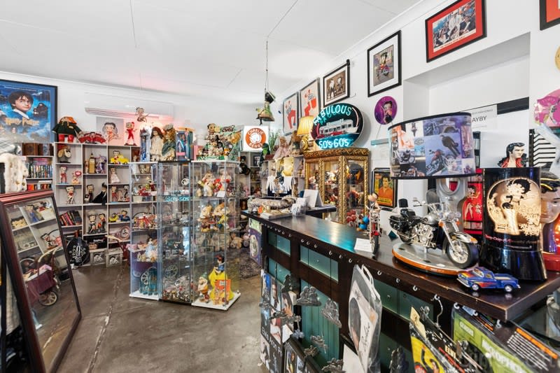 Established Collectables, Antiques & Memorabilia Business