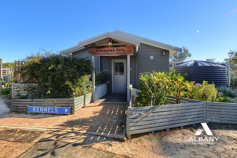 Thriving Turnkey Pet Stay & Rural Escape Near City