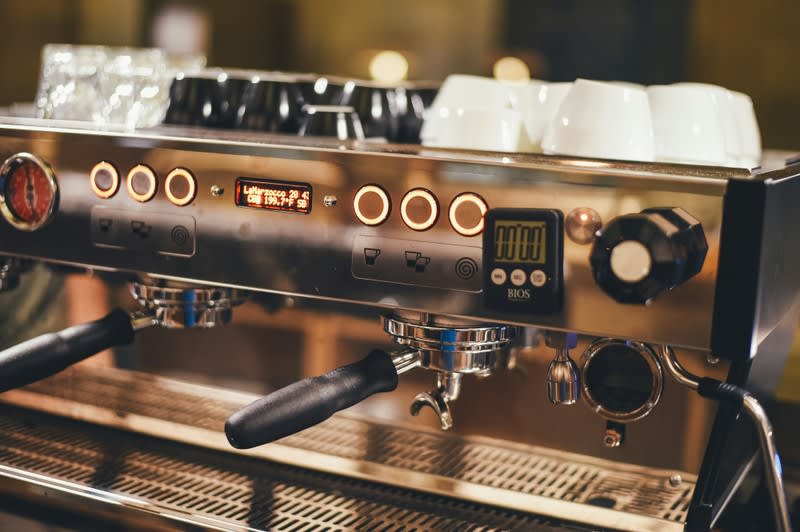 Premium Café Opportunity | High-Turnover Business [2607231]