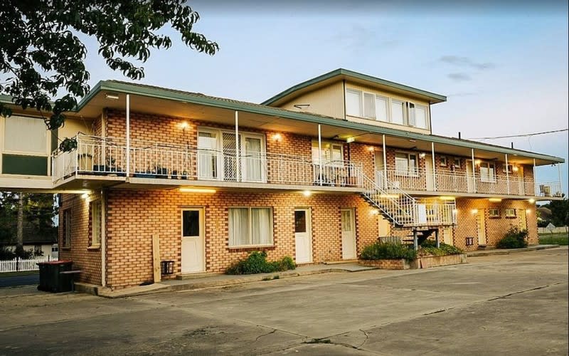 Large 41 Unit Seasonal Motel for Sale - Snowy Mountains Large 41 Unit Seasonal Motel for Sale - Snowy Mountains