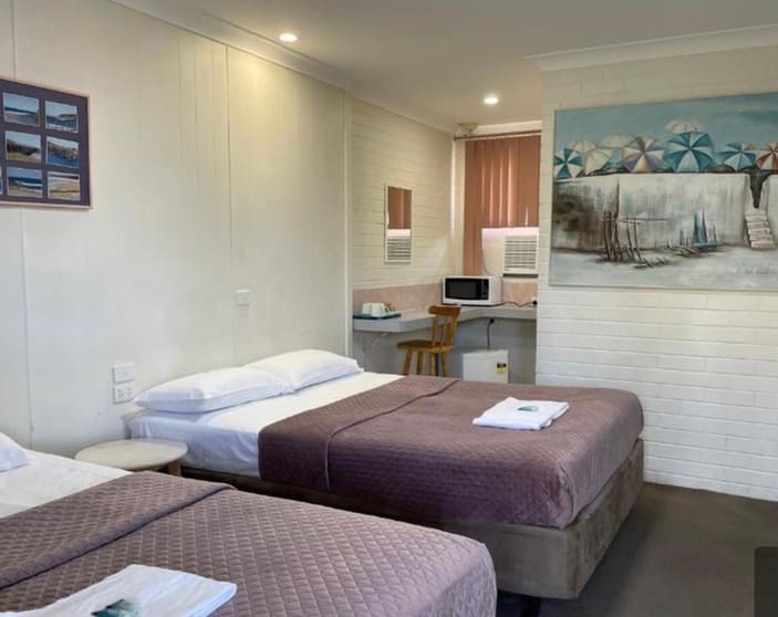 Mid NSW Coastal City - Freehold Motel and Workers' Hostel - Renovation Dream - 1950MF Mid NSW Coastal City - Freehold Motel and Workers' Hostel - Renovation Dream - 1950MF