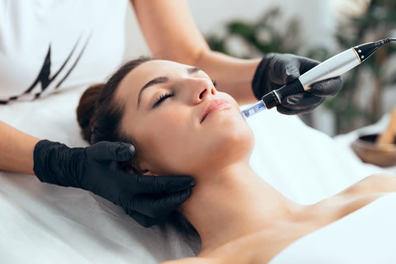 Established Skin Clinic Prime Location [2607172]