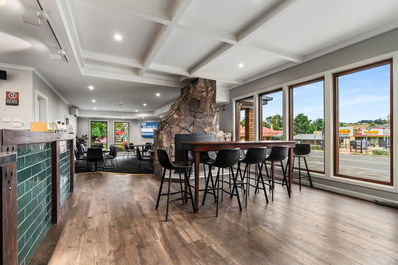 Rare Freehold Hospitality Opportunity In Orange's Growing Eastern Corridor - 153hf Rare Freehold Hospitality Opportunity In Orange's Growing Eastern Corridor - 153hf