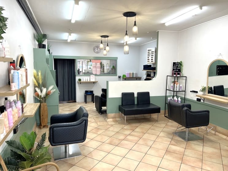 Modern Hair Salon - Loyal Clients Modern Hair Salon - Loyal Clients