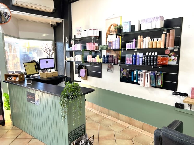 Modern Hair Salon - Loyal Clients Modern Hair Salon - Loyal Clients