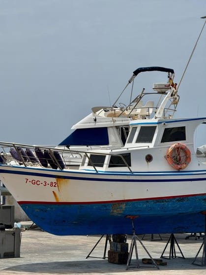 We Spray Aircrafts and Boats We Spray Aircrafts and Boats