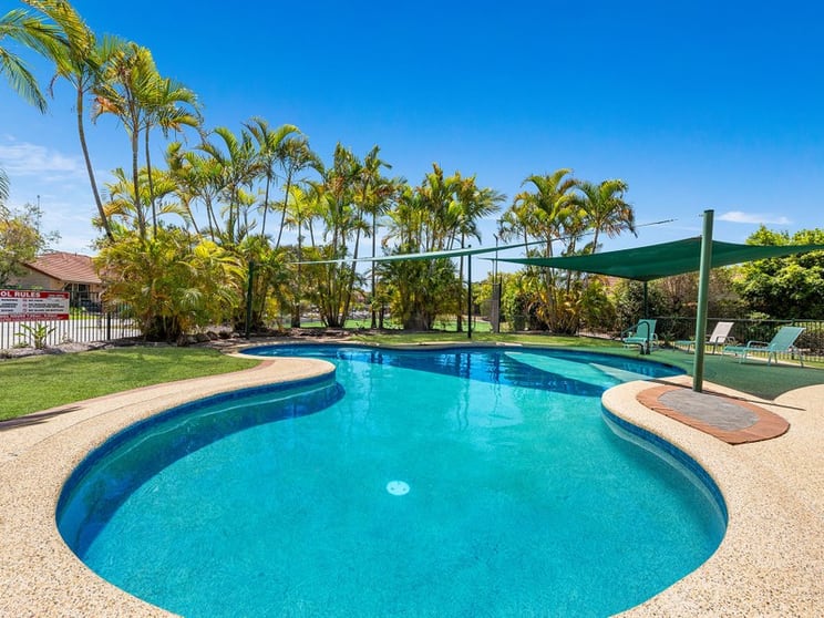 High Net Business with Free Standing Residence High Net Business with Free Standing Residence