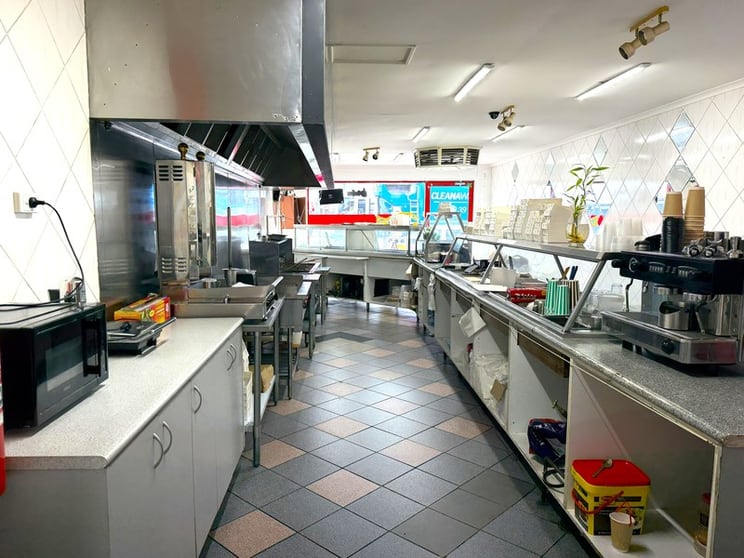 LEASEHOLD - Lavi Fish & Chips - 1P0604 LEASEHOLD - Lavi Fish & Chips - 1P0604