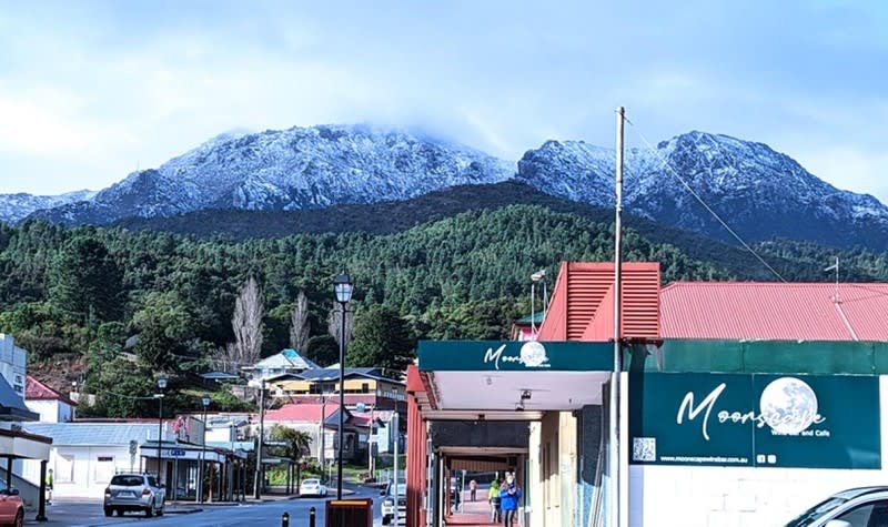 Queenstown Wine Bar Proven, Lifestyle + Upside Queenstown Wine Bar Proven, Lifestyle + Upside