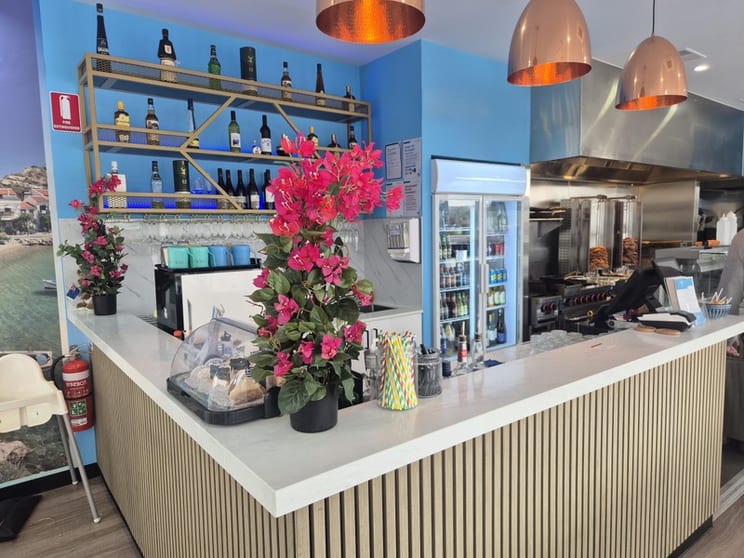 Sensational Waterfront Restaurant & Bar $150,000 Fit-out Chattel Sale Only $79,000