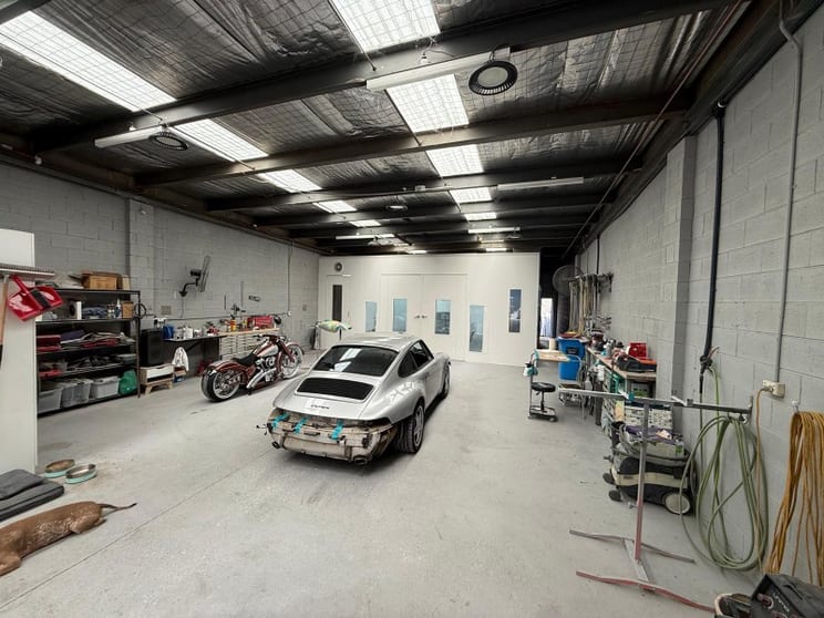 Fully Equipped Panel Beating & Spray Painting Workshop Mordialloc Area Fully Equipped Panel Beating & Spray Painting Workshop Mordialloc Area