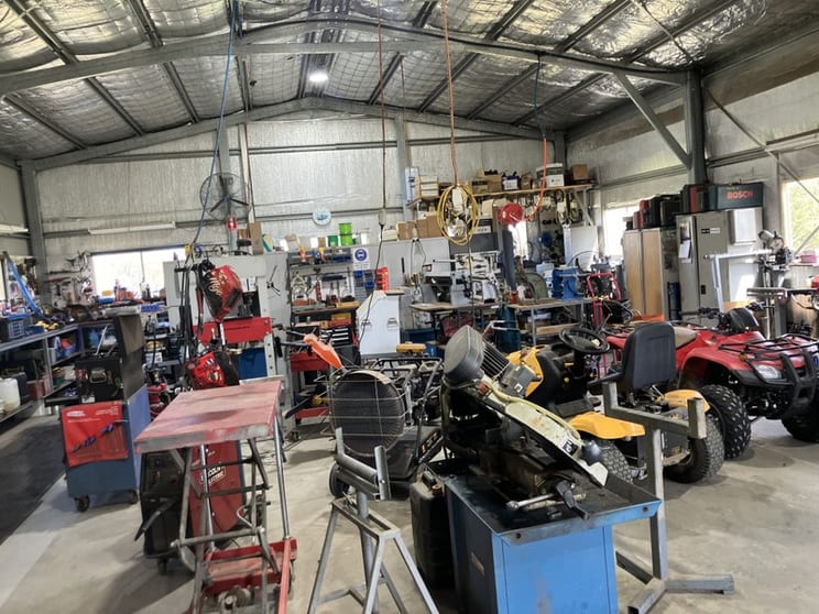 Small Engine Appliances Sales & Service
in Boorowa NSW
Small Engine Appliances Sales & Service
in Boorowa NSW