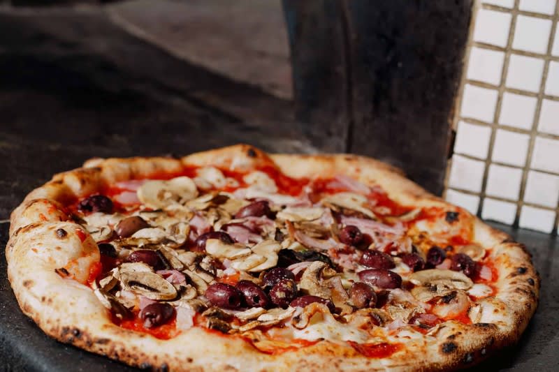 Growing Pizzeria - $15,000+ Weekly Sales PF1618 Growing Pizzeria - $15,000+ Weekly Sales PF1618