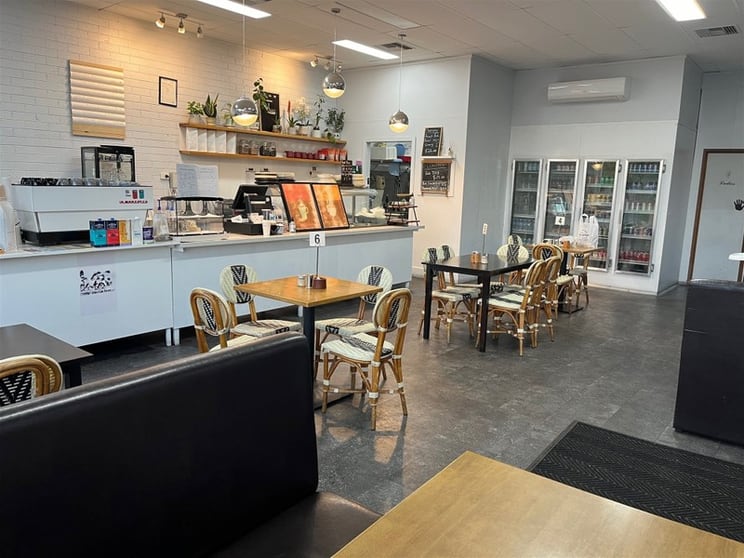 Café / Takeaway Café / Takeaway