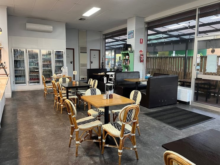 Café / Takeaway Café / Takeaway