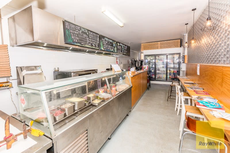 Hospitality opportunity in the Main Street of Foster