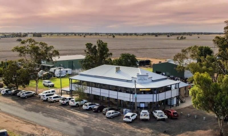 Landmark business sale: Armatree Hotel Landmark business sale: Armatree Hotel