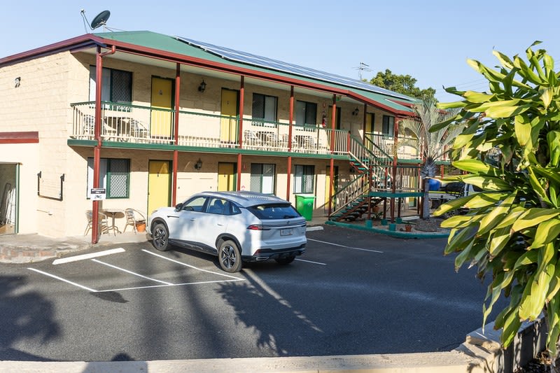 Central QLD Coastal Freehold Motel - 2917mf