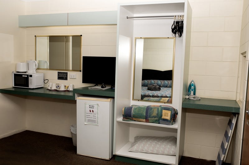 Central QLD Coastal Freehold Motel - 2917mf