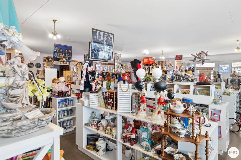 Antiques & Memorabilia Business Antiques & Memorabilia Business