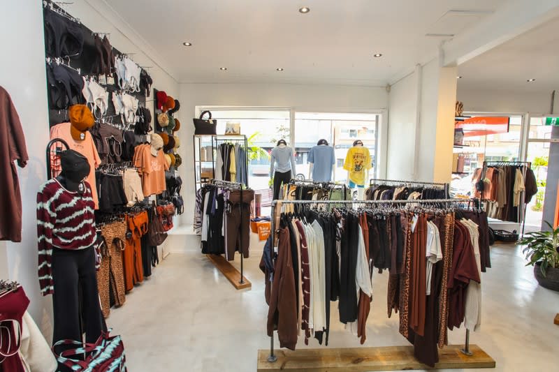 Retail & Online Store Retail & Online Store